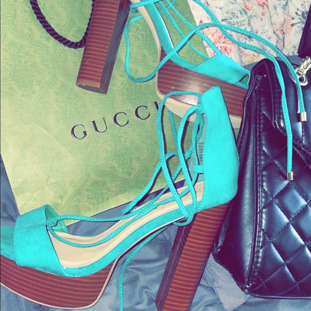 Shoe dazzle heels